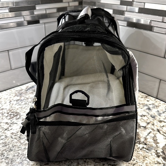 Spyder brand small dog carrier - Picture 2 of 8